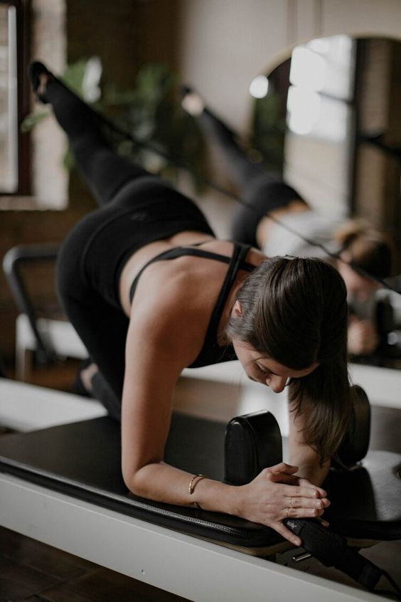 Clase de pilates máquinas en Las Rozas Clínica AOS